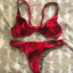 ACACIA (M) TOP & (XL) BOTTOMS